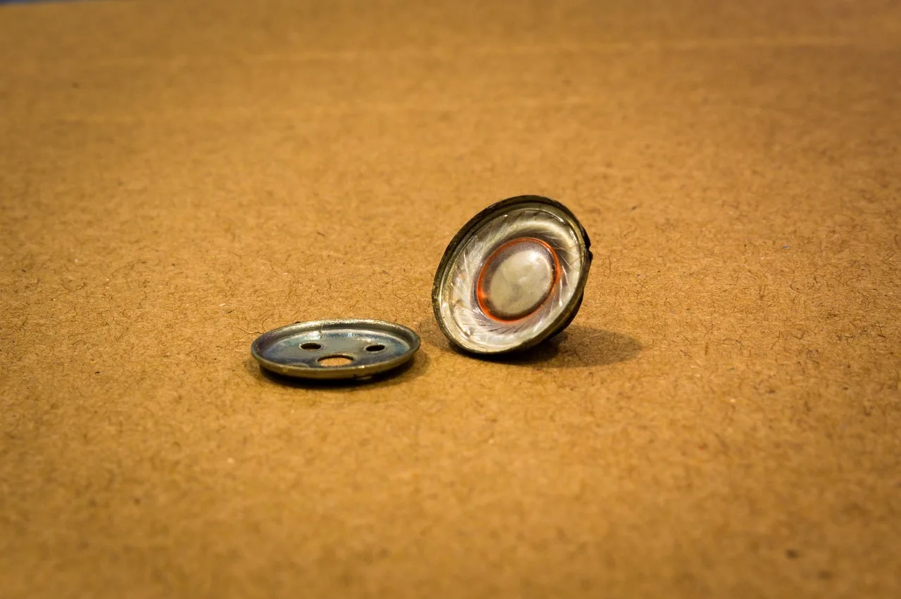 What is the difference between component and coaxial speakers?