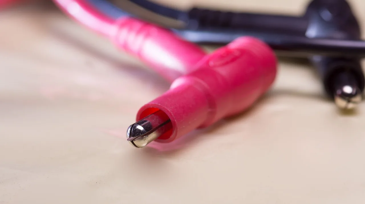 How to test the ground with a multimeter