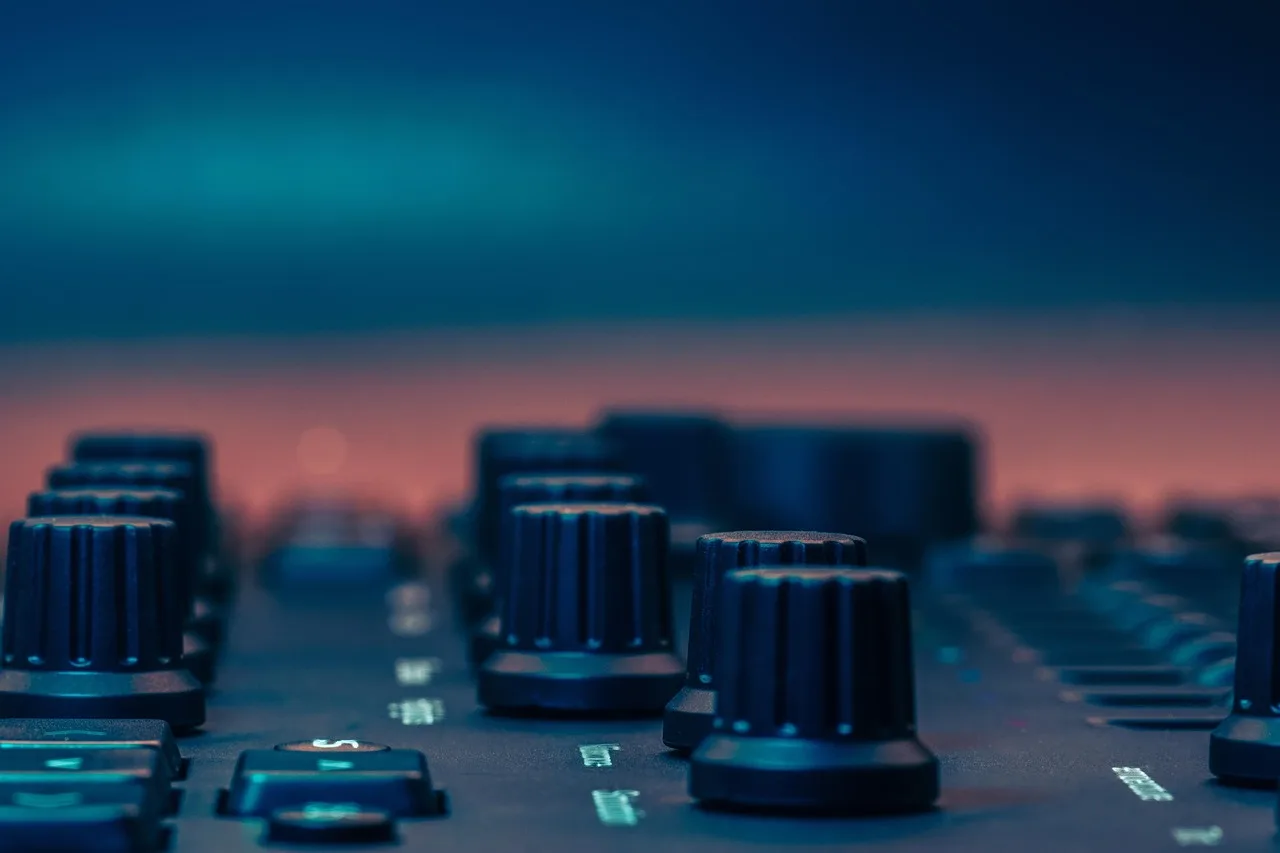 What the subwoofer phase switch actually changes